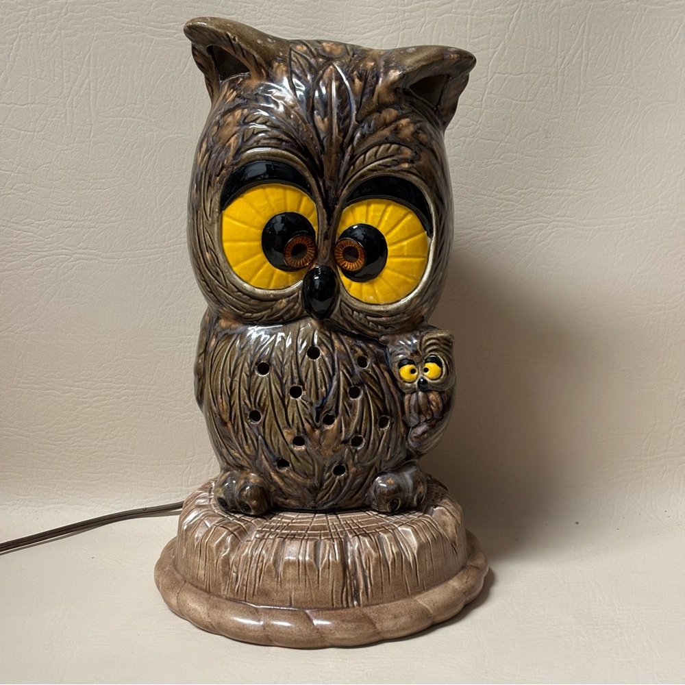 Vintage ceramic Owl & Baby lamp, often identified as a "TV lamp" from the 1970s. - Picture 1 of 8
